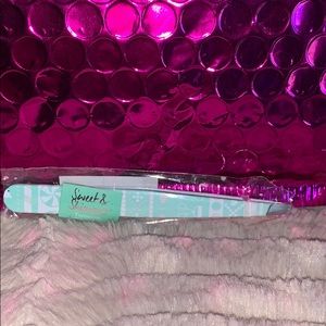 Tweezers